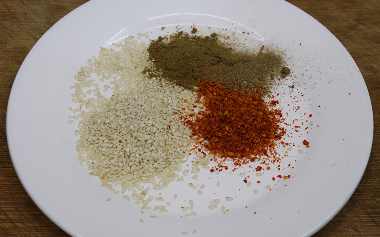 锅巴土豆小吃摆摊做法五块钱十份,街边的锅巴土豆怎么做