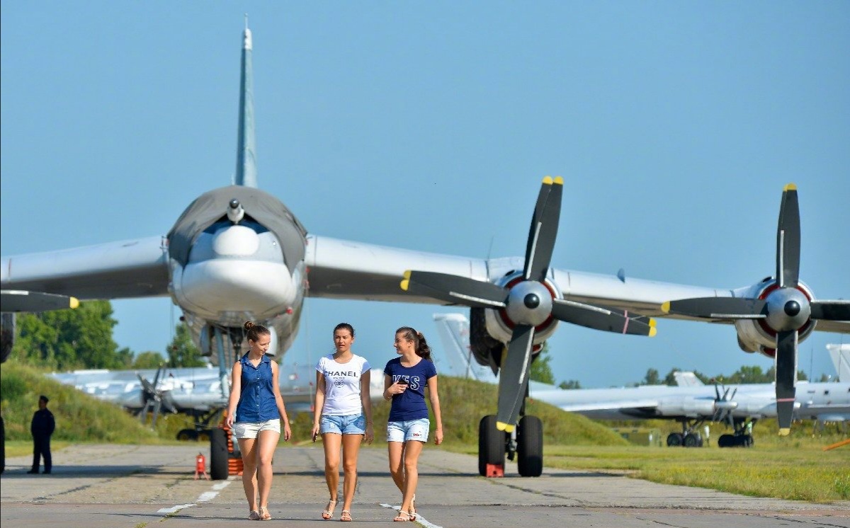 野牛登陆艇加速推进“两栖闪电战”，浅谈野牛级登陆艇的作战能力