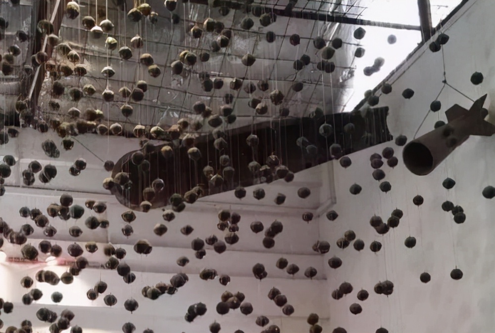 集束炸弹为啥能击穿坦克,集束炸弹为什么能炸坦克