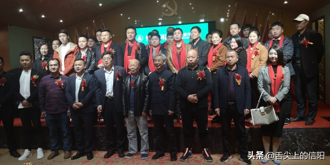 品牌深植信阳14年，原阿昌佳人升级为“炉火阿昌牛腩煲仔饭”