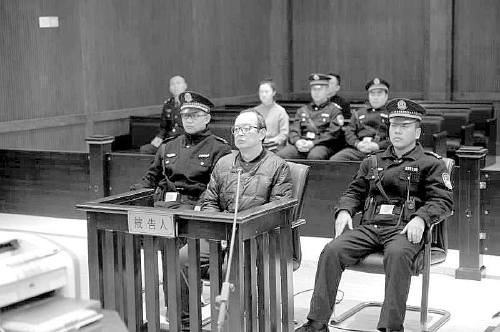 国土局原局长获刑12年贿赂超九成为妻子所收