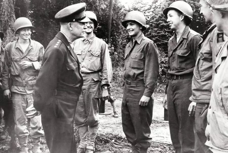 历史上的今天——1890年10月14日，美国五星上将艾森豪威尔出生