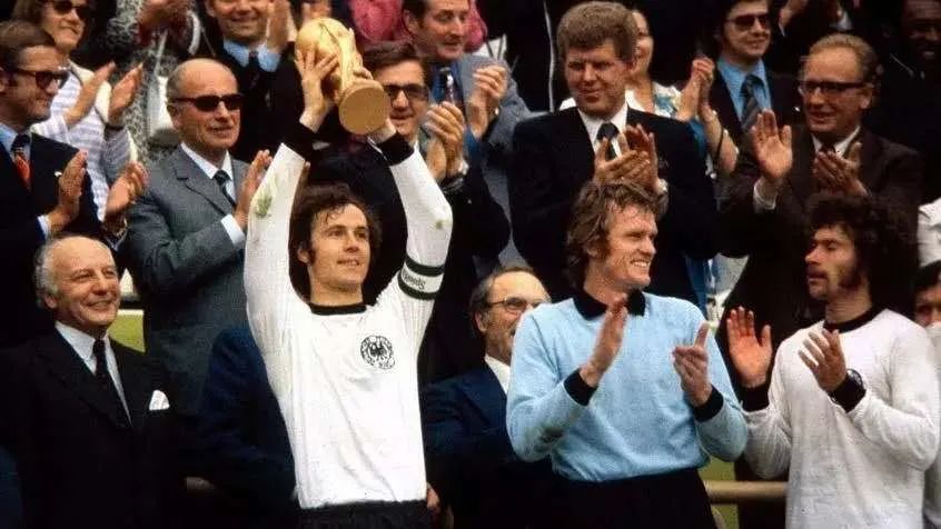 假如德国足球只有一个皇冠？——传奇贝肯鲍尔测评