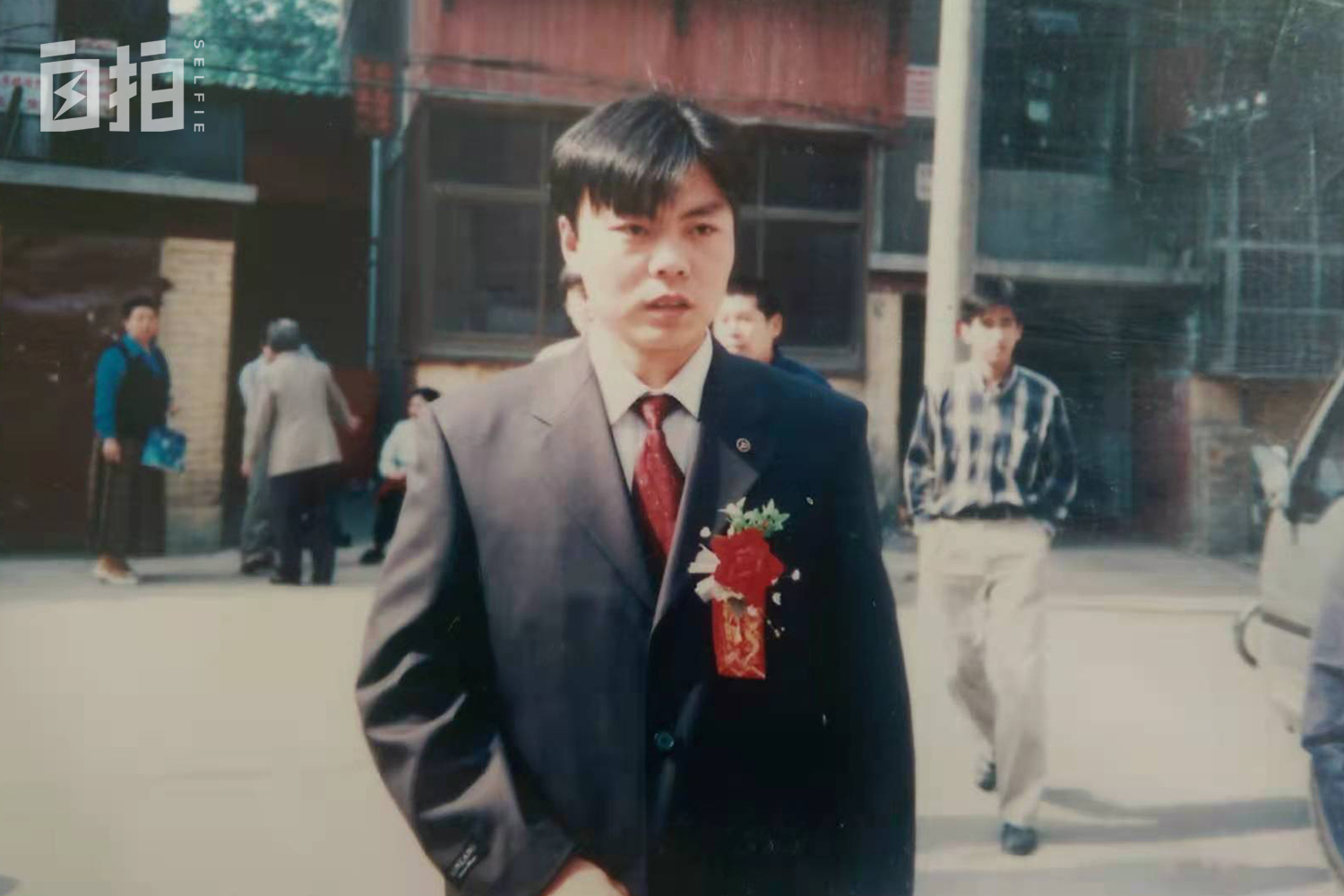 我当过公务员，搞建筑赚了三千万，短短几年赔光，奔驰宝马全卖了