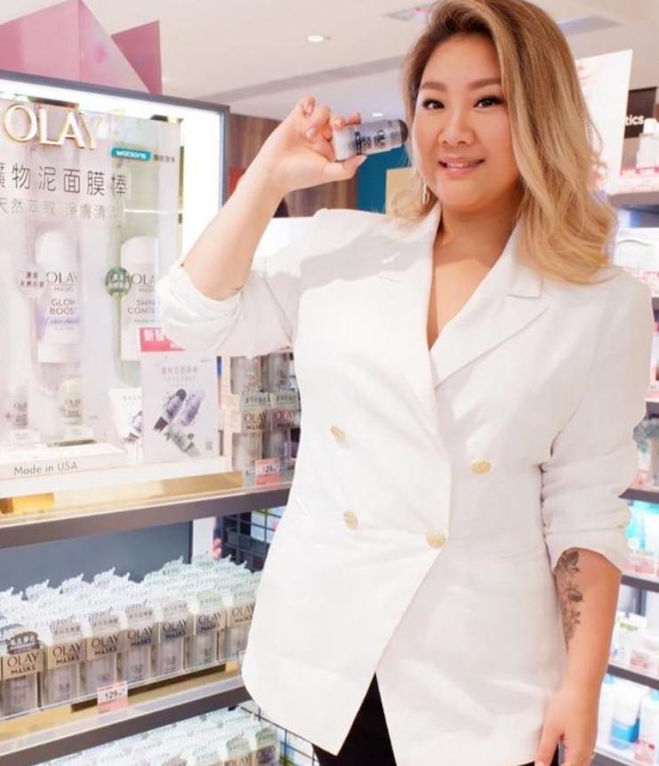 郑少秋之女郑欣宜拖200斤肉跳舞,减肥数次失败,遗传妈妈没办法