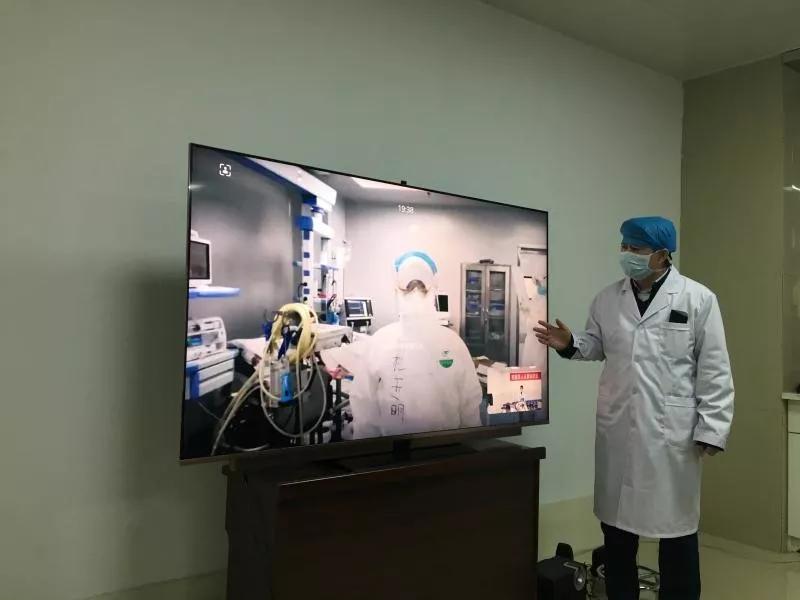 一线抗疫群英谱,一线抗疫群英谱郝慧守牢空中防线