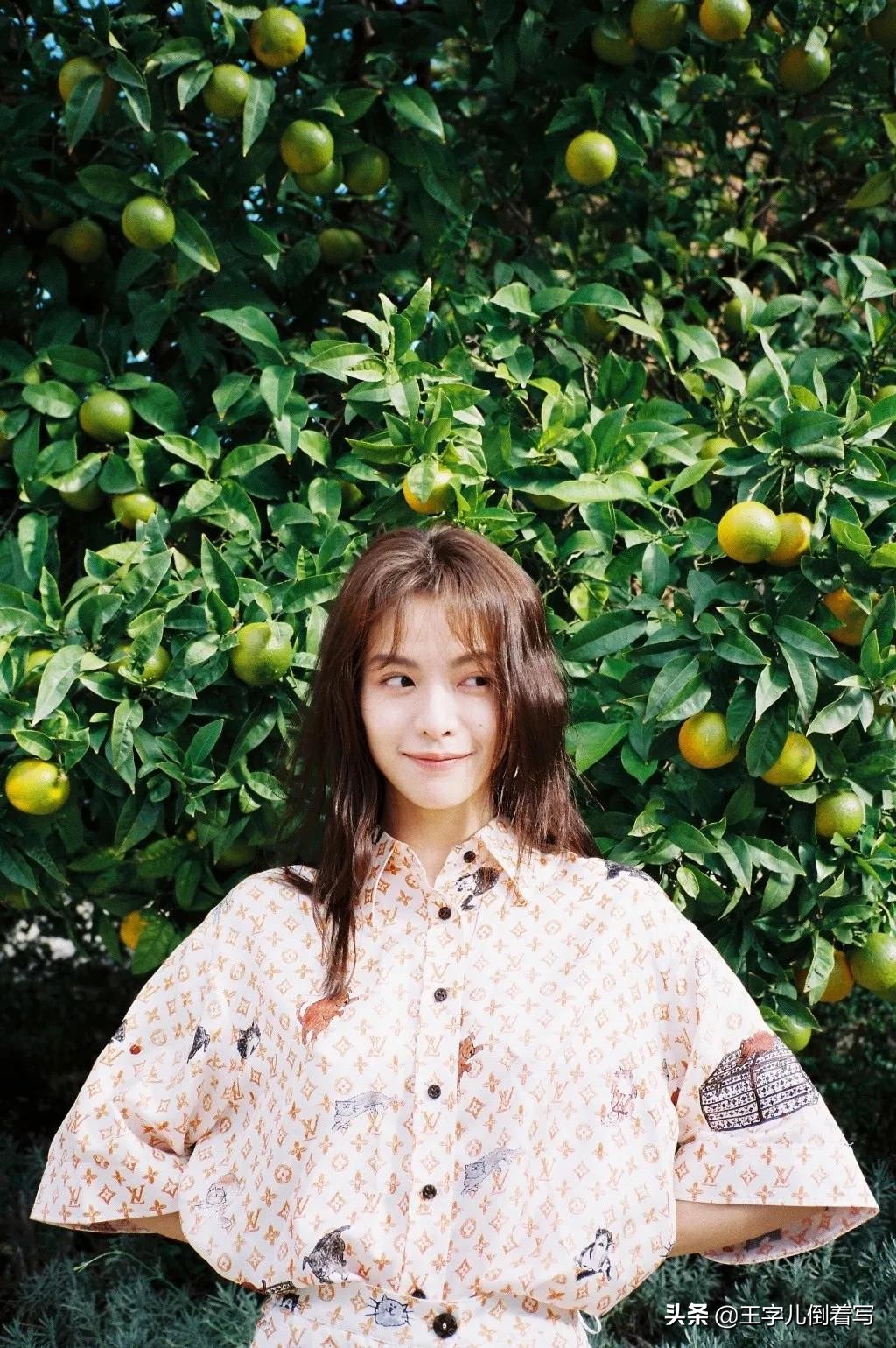 女生怎么摆pose怎么拍照好看,小女孩拍照如何摆pose戴帽子