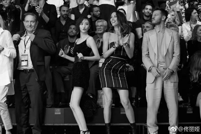 阿玛尼满天星佟丽娅同款,佟丽娅同款的阿玛尼手表