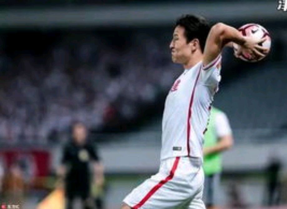 足坛神迹进五球,足坛十大杂耍过人