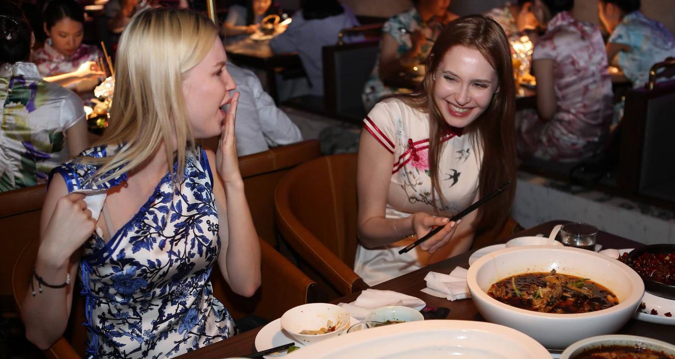 川菜馆一年收入,川菜店日盈利8000利润大概多少