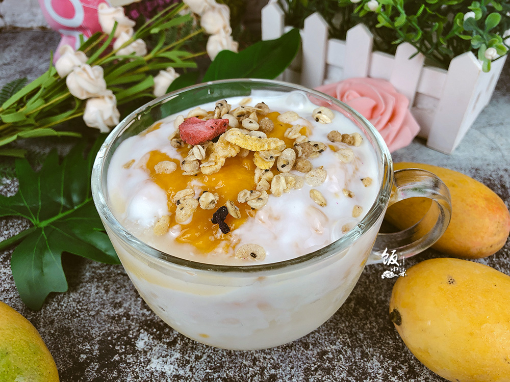 摆摊冰淇淋刨冰的制作方法全过程,夏天简单摆摊冷饮制作