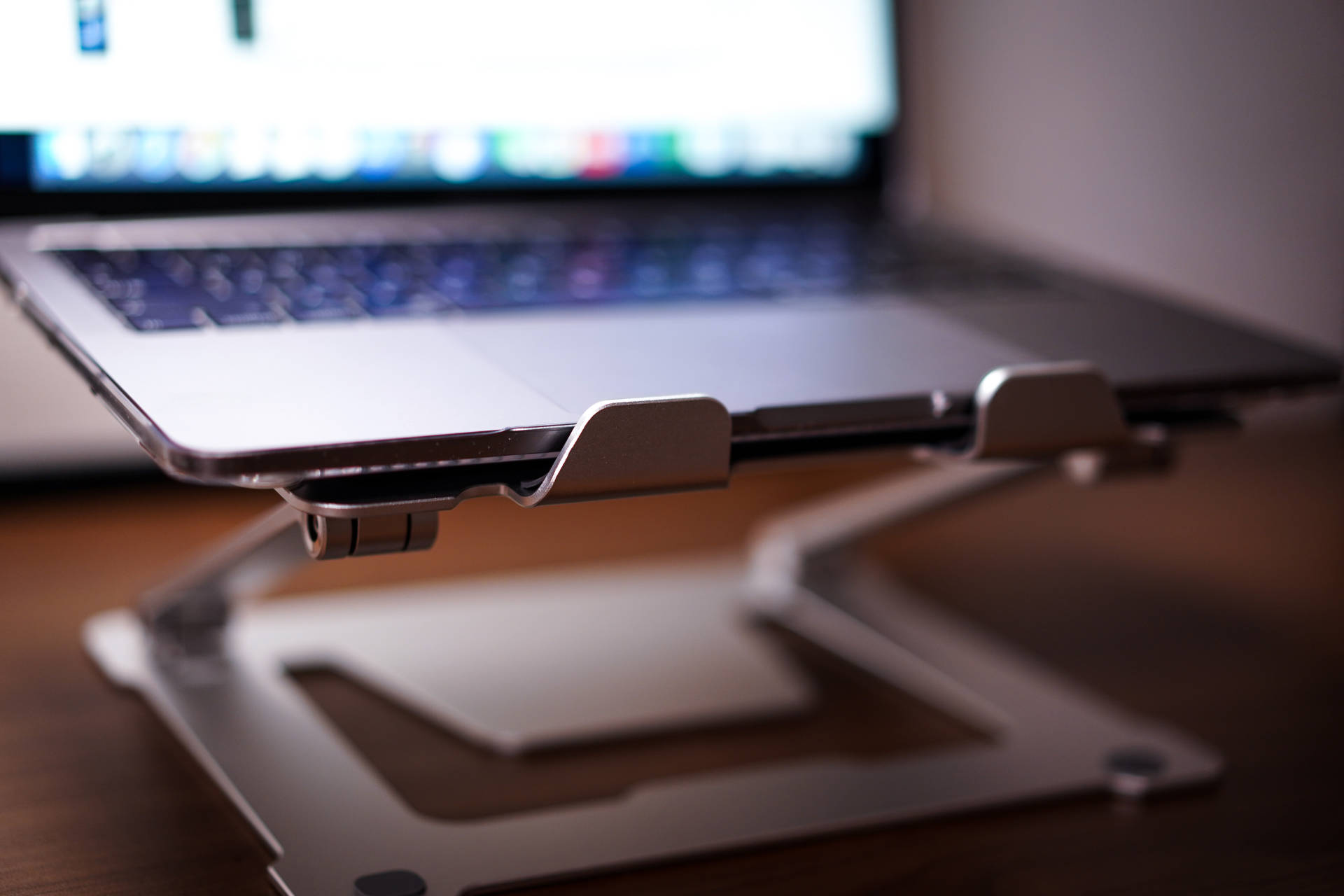 论如何拯救家里的小桌面?聊聊我那些花小钱省大地方的桌面好物