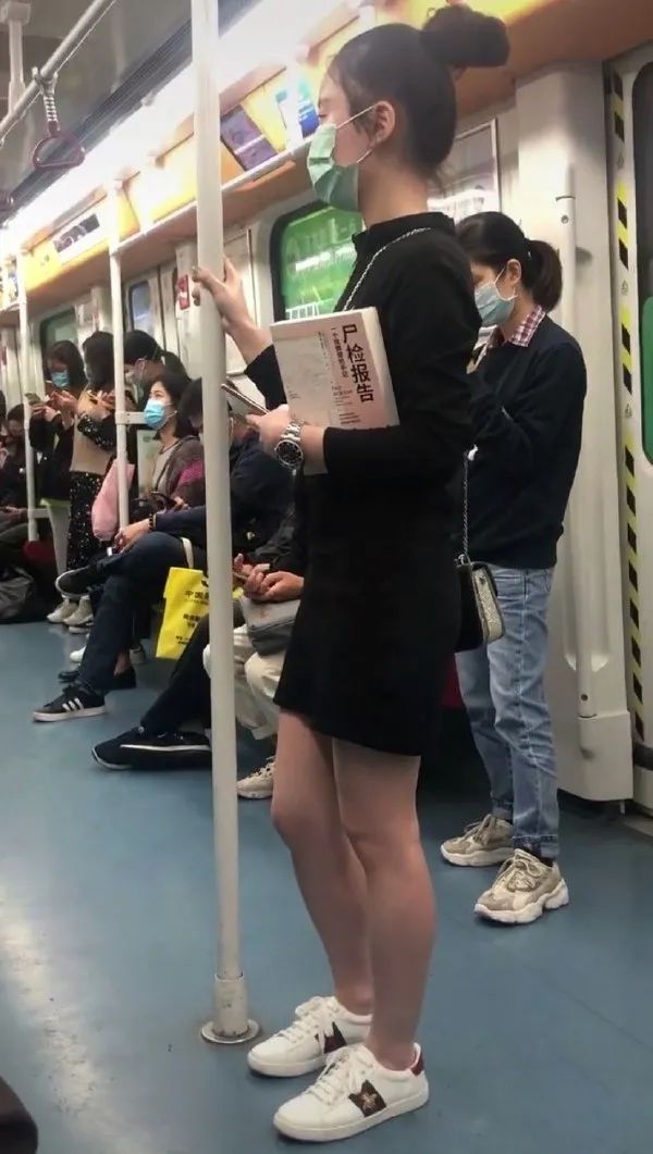 为什么女性越来越喜欢碰瓷,美女碰瓷套路
