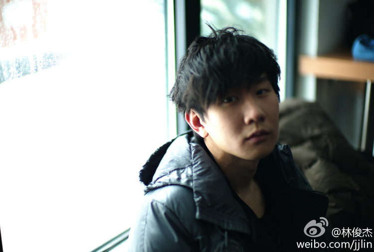 林俊杰《学不会》到《将故事写成我们》:做肤浅而深刻的流行音乐