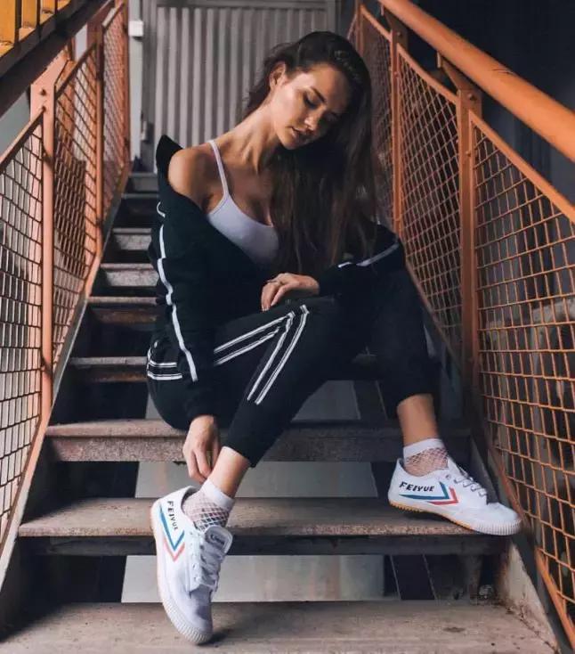 小白鞋什么时候穿好,小白鞋过时了吗