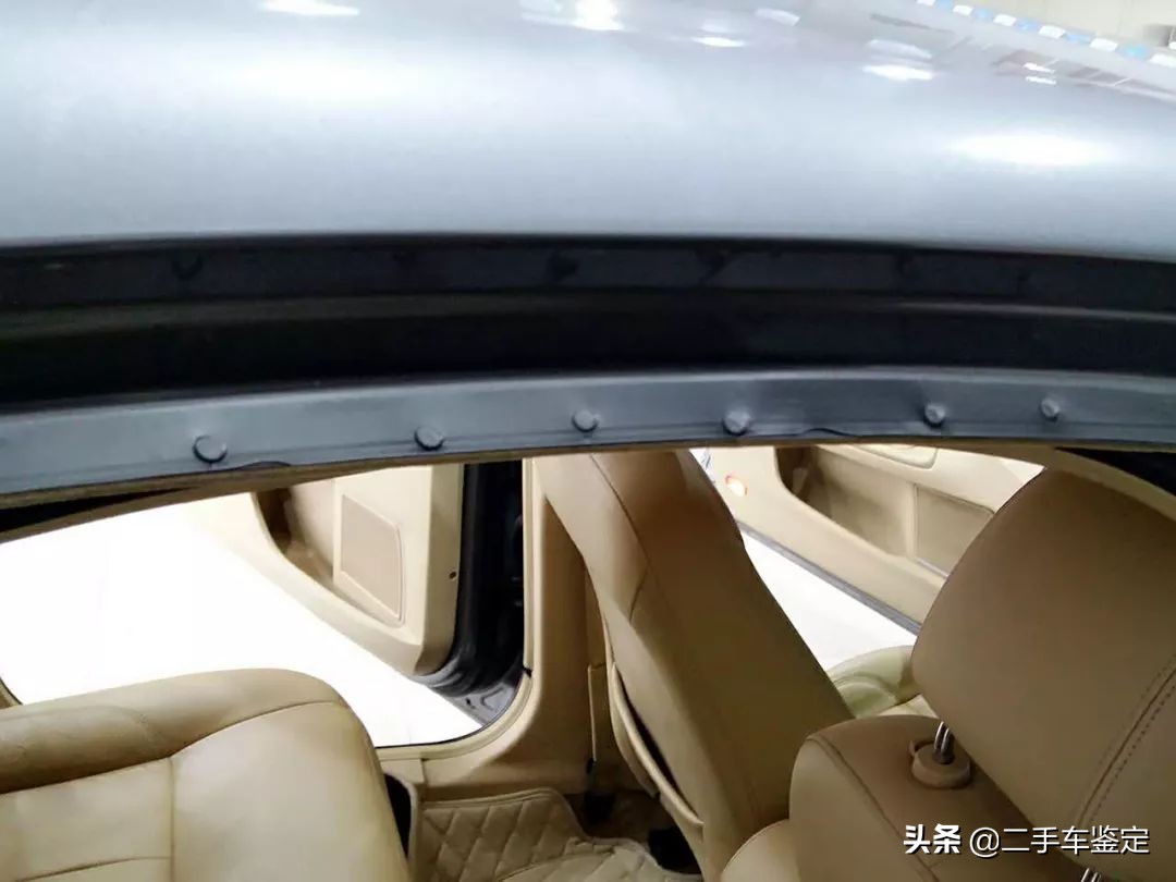 你觉得这款车的门柱焊点正常吗？难道门柱焊点不应该是排排站吗？