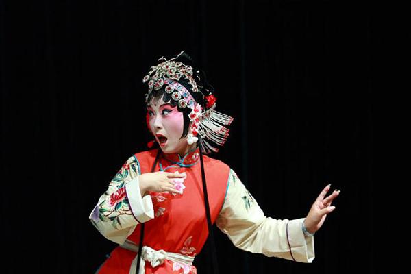 从《莺莺传》到董《西厢》，再到王《西厢》，经过了怎样的演变？