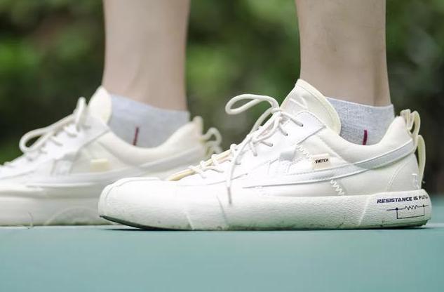 这双“穿越”百年的小白鞋，真想穿到地老天荒