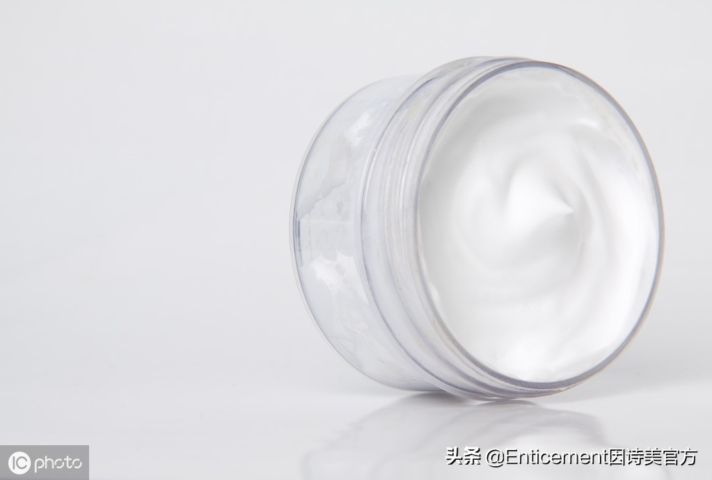 用了护肤品后脸上很油是什么原因,为什么擦完护肤品脸上油油的