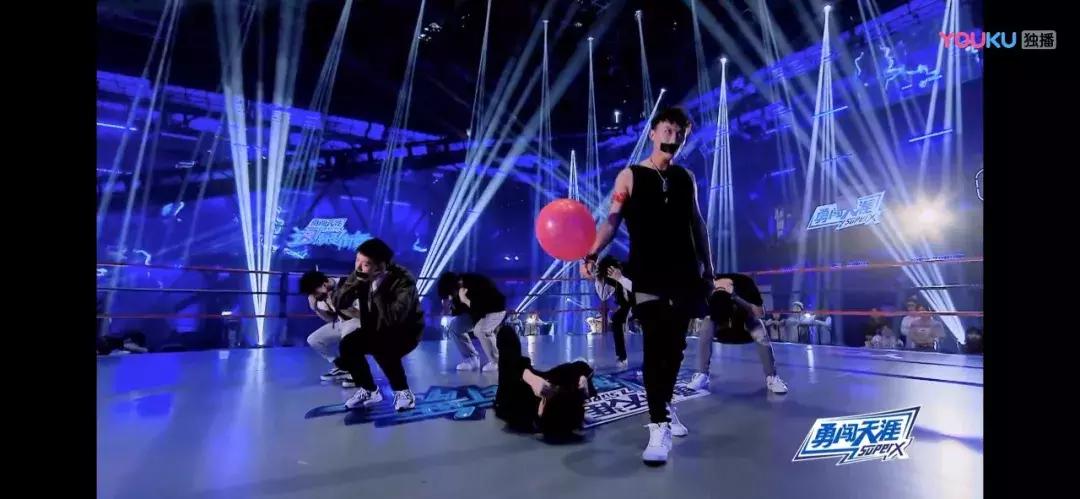 街舞2震惊裁判,这就是街舞总导演陆伟会跳舞吗