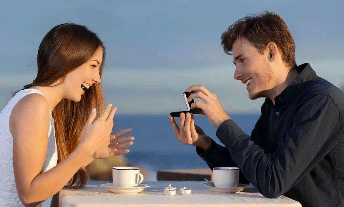 情侣没什么话题怎么聊,情侣没什么话题聊了怎么办呢