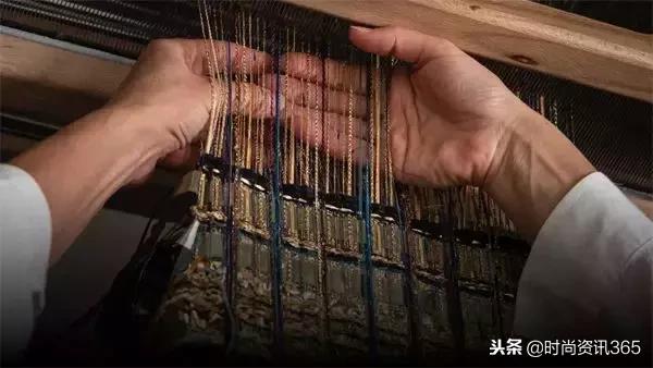 “埃及风”也刮到了时尚圈？CHANEL用金丝银线为你解答！