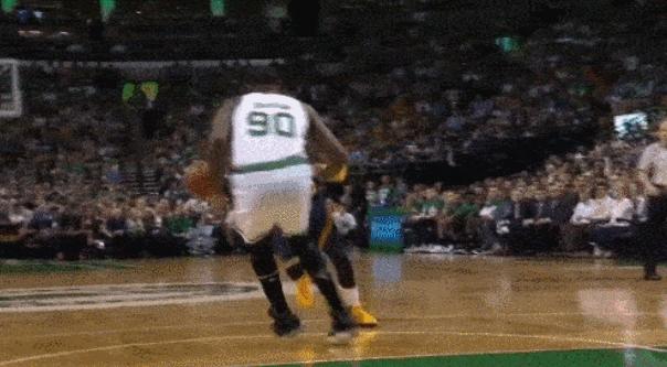 转身炸球过人既有节奏又有气势,这是我见过最快的转身过人