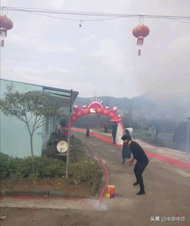 dnf老哥骗钱买年套,dnf年套倒卖多少钱