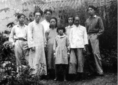 闻一多被*杀暗**后，其子女后来如何？长子为父身中5枪留下残疾