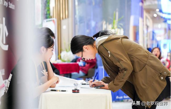 四川省达州市渠县女歌手黄英,黄英来达州演出