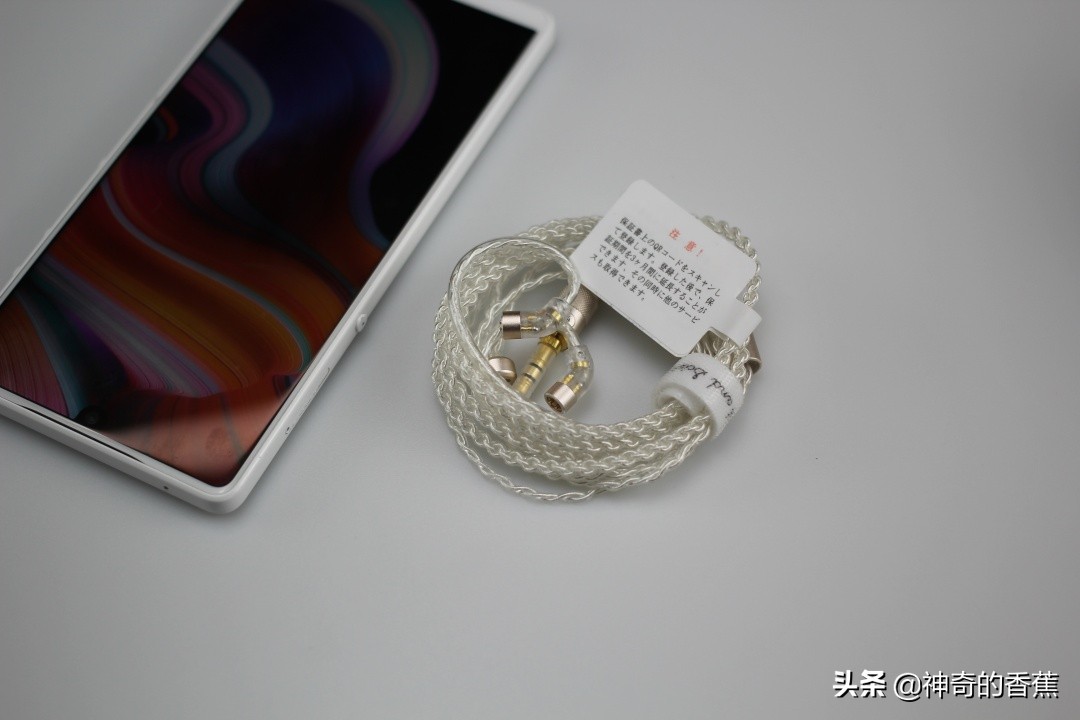 兴戈耳机半入耳式推荐,兴戈EM2圈铁耳机