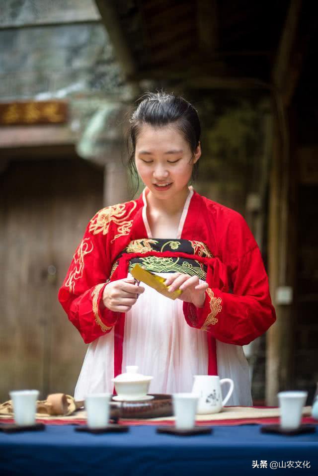 武夷山最有名的大红袍茶,武夷山大红袍正宗茶有多少钱一斤