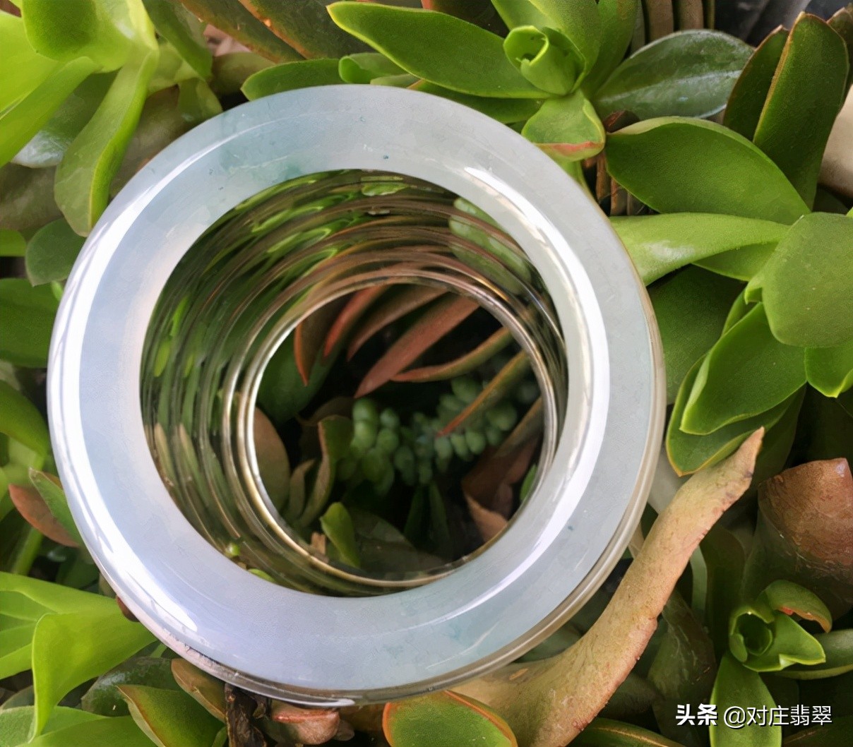 冰透蓝翡翠手镯高品质,冰透水润的翡翠手镯价格