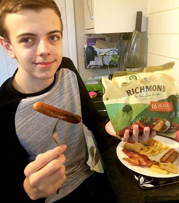 英15岁男孩每天只吃香肠和水，四处寻医无果，终被催眠大师治愈