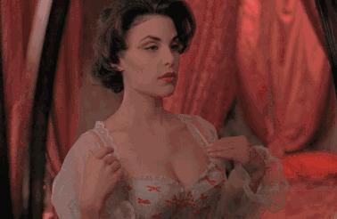 调整胸型外扩下垂的无肩带文胸,胸部太大怎么减下去