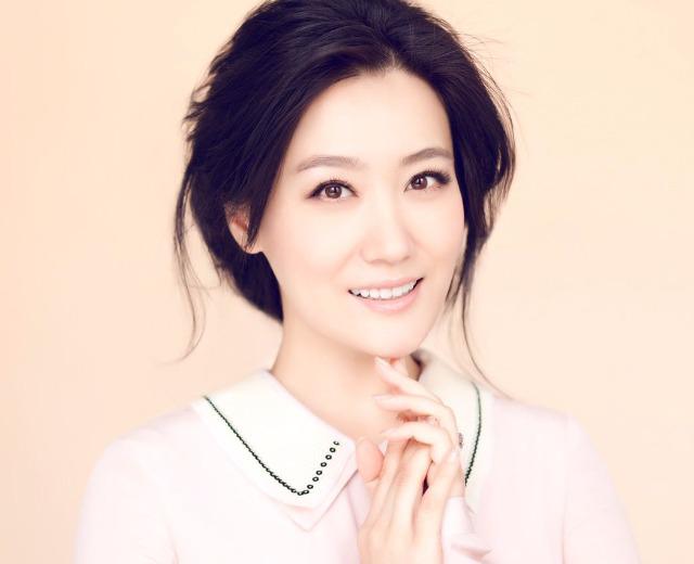 军旅歌手谭晶:32岁嫁41岁老公,37岁做妈妈,丈夫是科学家