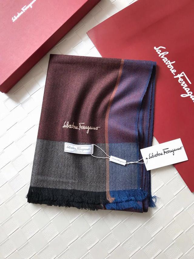 2019年最时尚系围巾方法,2022年最流行的奢侈品围巾