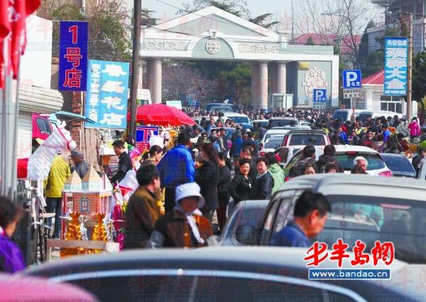 从乡土路到大动脉，十万人义务建设小白干路，奈何殡仪馆至今难迁