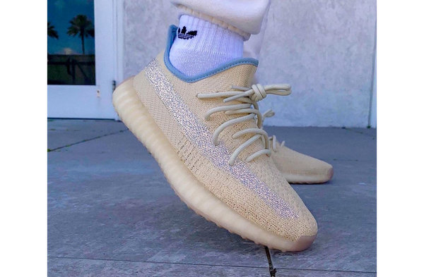 yeezy350v2亚麻色穿搭,yeezy350v2鞋型不一样