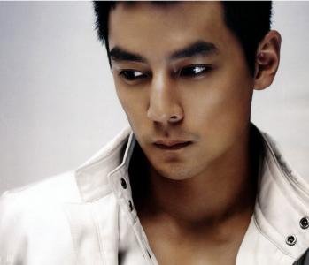 20岁小伙脚臭,25岁帅哥脚臭怎么办