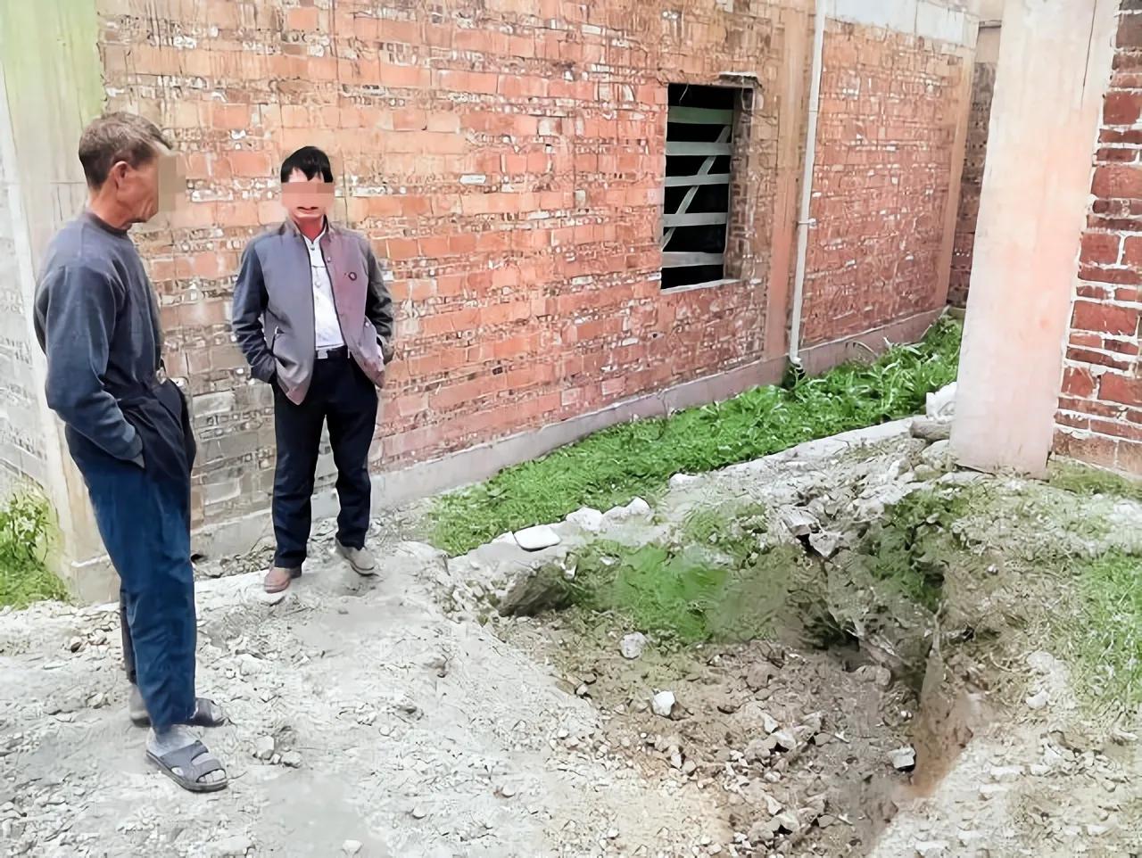 广西小伙捡到一个千年木头,一个老头捡到了价值百万元的木头