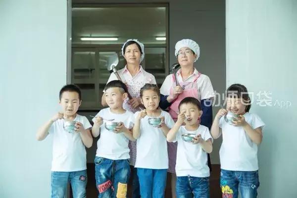 毕业最创意的毕业照多人,毕业照用什么造型好看