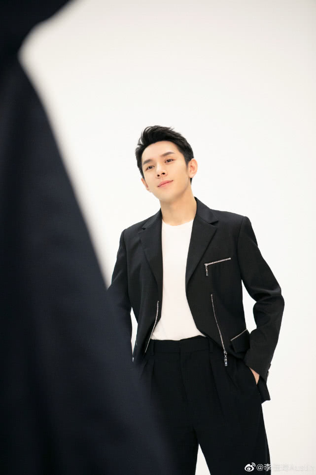 知法犯法？李佳琦又道歉，和杨幂直播或成年度翻车“大赏”