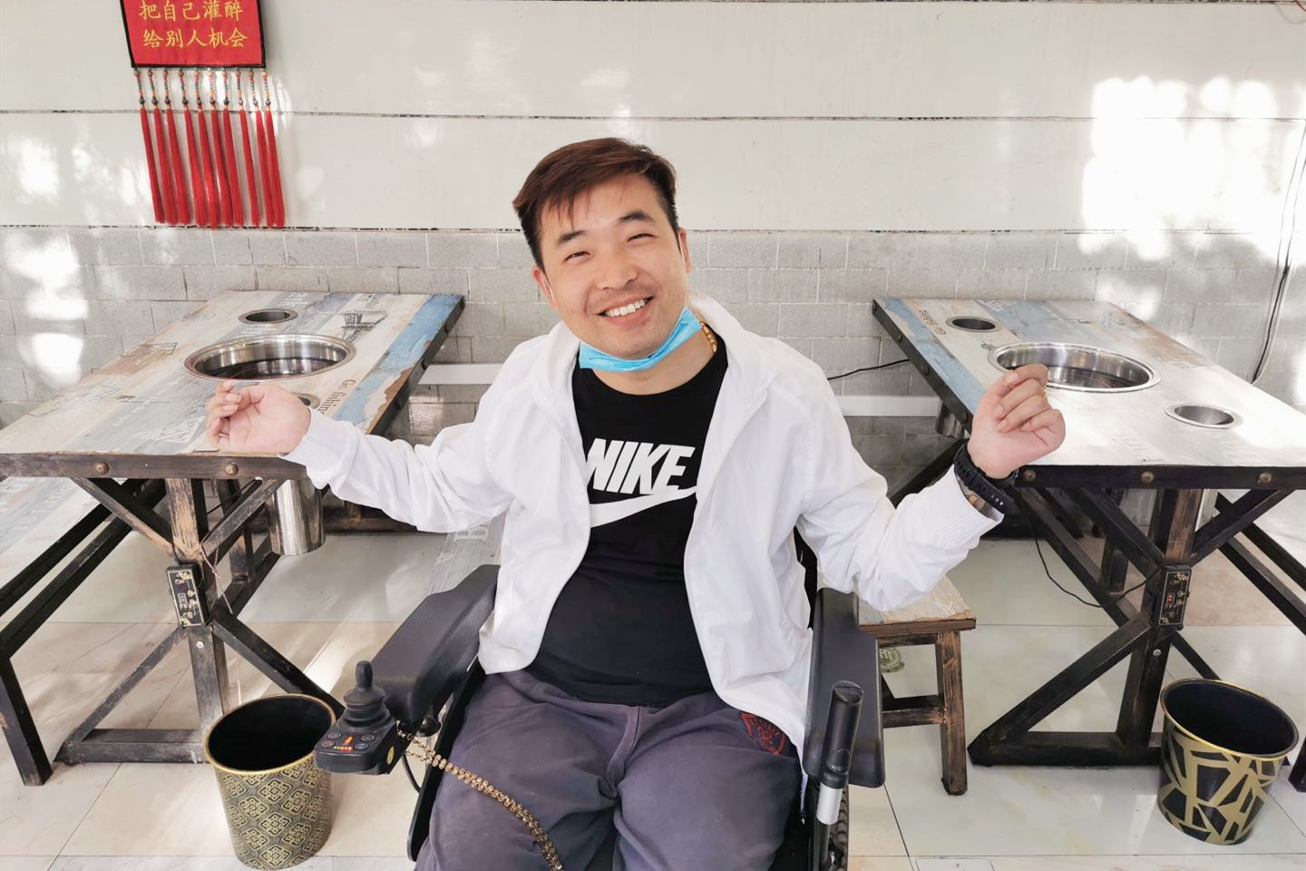截瘫男子开饭店遇疫情生意惨淡，复工后欲请全西安轮椅人免费撸串