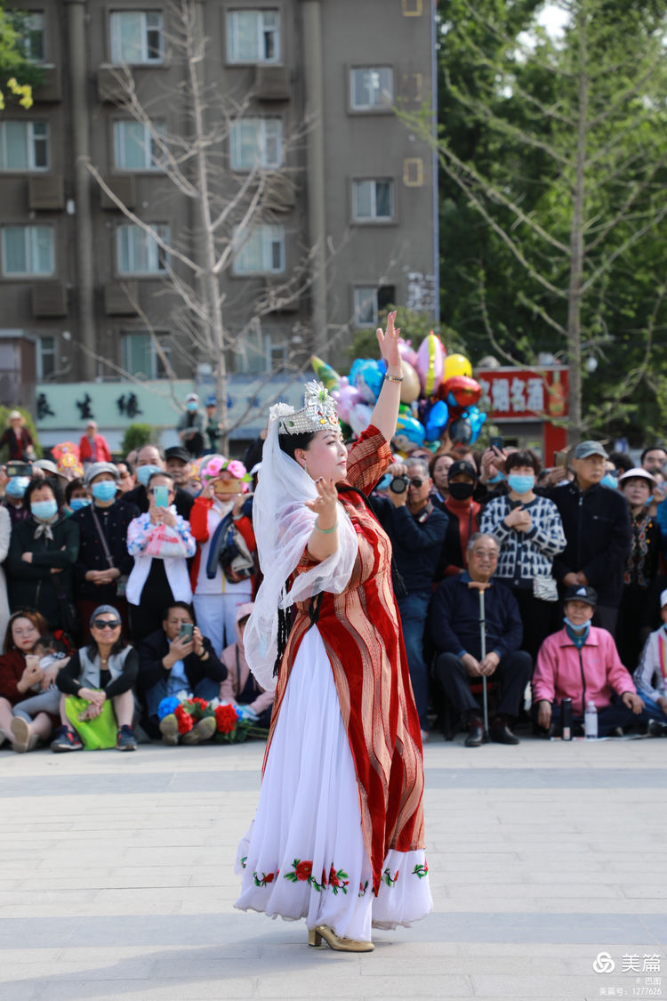 洛阳牡丹广场：*疆新**舞大联欢