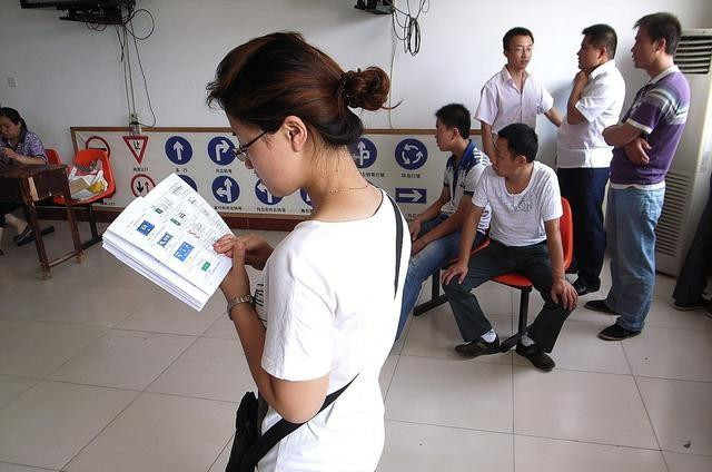 科目一如何快速通过考试,考科目一必备技巧和方法