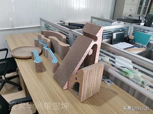 蜂窝板猫抓板切割机视频,猫抓板用瓦楞纸分切机