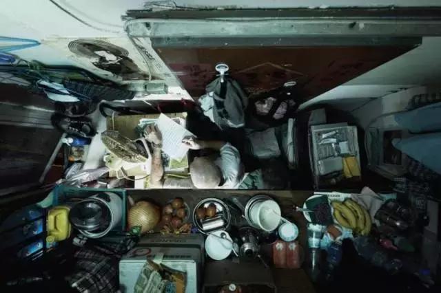 香港鸽笼房和棺材房真实生活,香港的棺材房是怎么样的