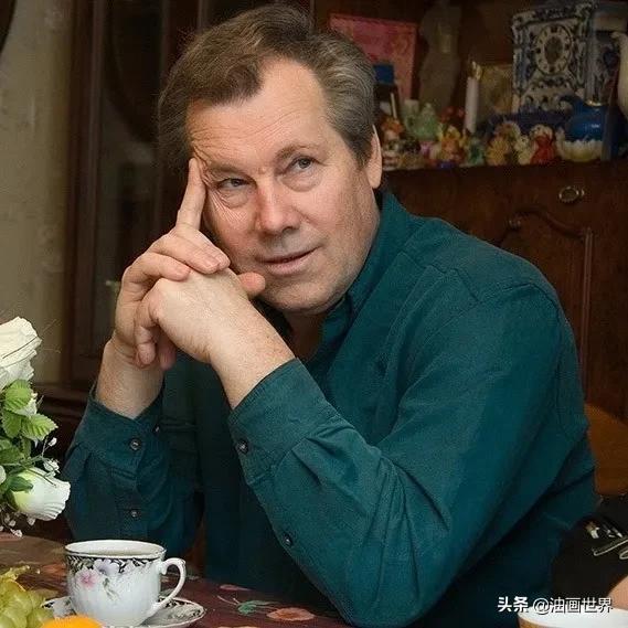 这画家绝对拥有绘画的魔力，把花束画得如此之美