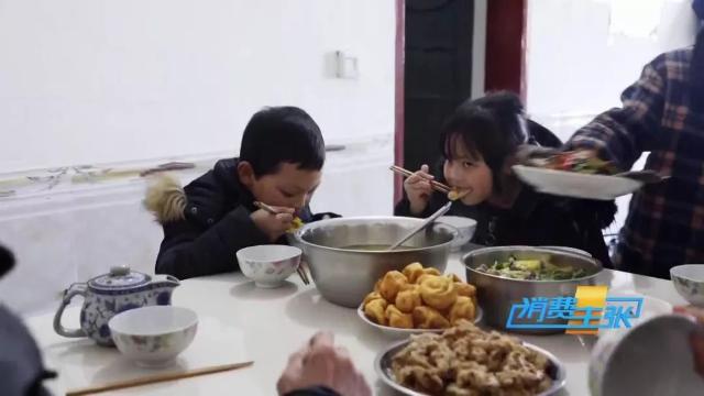 高铁春运回家过年,高铁加速回家的路上